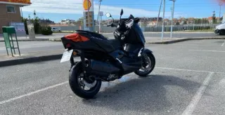 Yamaha Xmax Negra