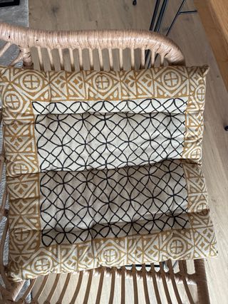 Mesa de Madera Maciza + 4 Sillas Ratán