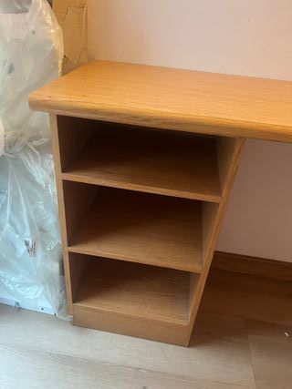 Escritorio madera cajonera y estantería