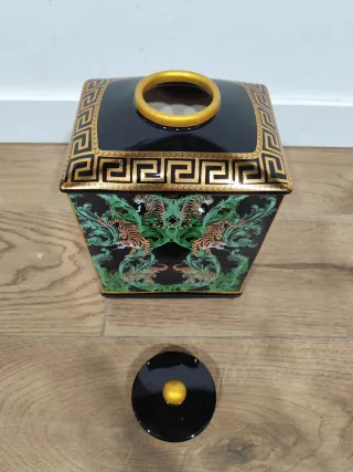 Bote Decorativo Porcelana Negro y Dorado