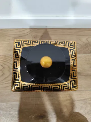 Bote Decorativo Porcelana Negro y Dorado