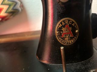 Máquina de coser Alfa antigua