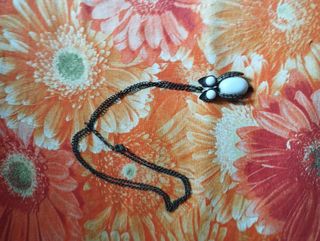 Collana con ciondolo bianco e argento