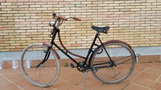 Bicicleta Holandesa retro, clásica, vintage. Paseo