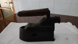 Plancha ornamental antigua de carbón.