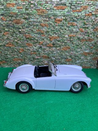 MGA Twin-Cam – Polistil / Tonka – Escala 1:16