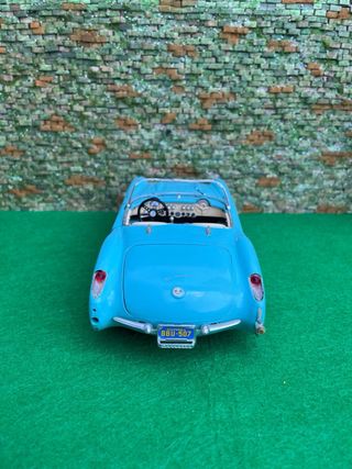 Chevrolet Corvette 1957 – Bburago – Escala 1:18