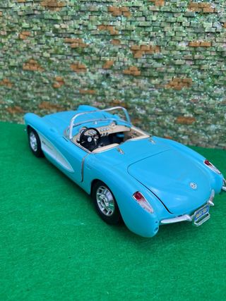 Chevrolet Corvette 1957 – Bburago – Escala 1:18