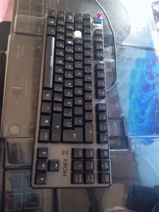 Teclado KROM RGB TKL
