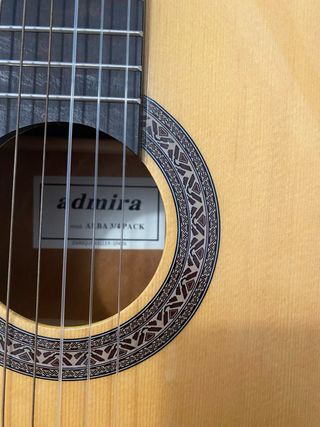Guitarra Acústica Admira con Bolsa, todo nuevo
