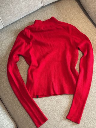 Jersey Pull&Bear cuello alto rojo