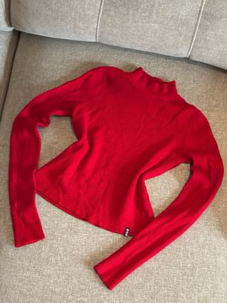 Jersey Pull&Bear cuello alto rojo