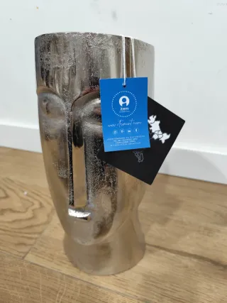 Jarrón moderno cara aluminio plateado