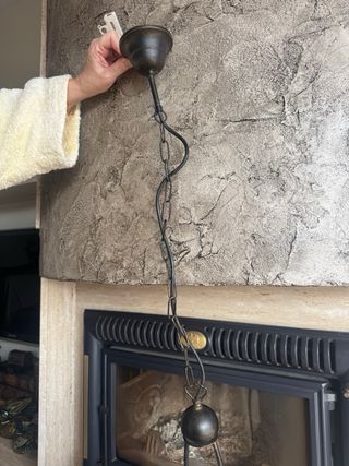 Lámpara de hierro con pantallas de cristal