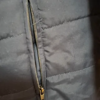 Chaqueta  azul marino.por la rodilla. No pesa nada