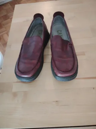 Zapatos Camper granates suela negra