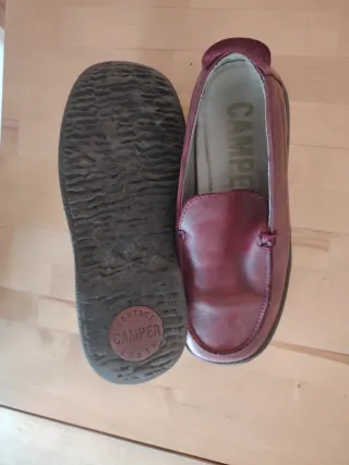 Zapatos Camper granates suela negra