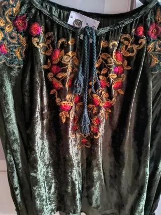 Blusa Terciopelo Bordada Talla Única