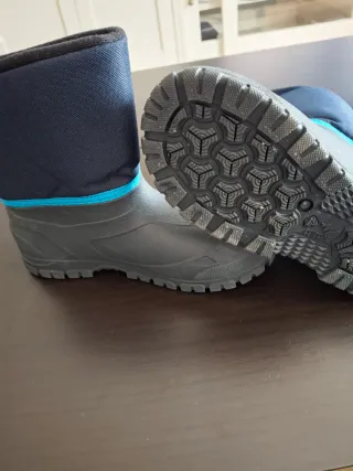 Botas de nieve y apreski azules y negras