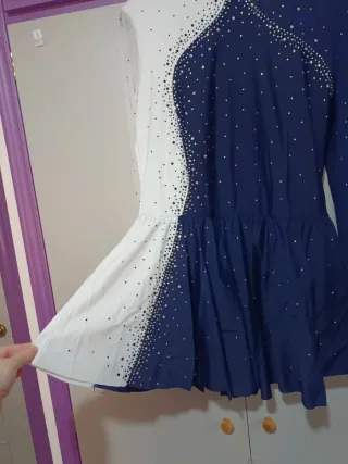 Maillot Patinaje Artístico Blanco y Azul marino.