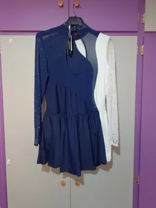 Maillot Patinaje Artístico Blanco y Azul marino.
