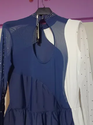 Maillot Patinaje Artístico Blanco y Azul marino.