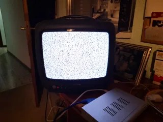 Lote 2 TVs: Samsung pantalla y Philips de tubo