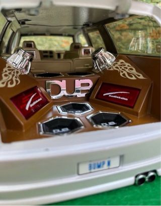 Chevrolet Suburban – Dub City / Jada Toys – 1:18