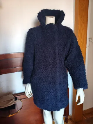 Abrigo Sandro azul Peludo.