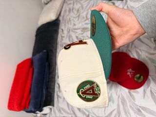 Gorras New Era Rojas y Verdes