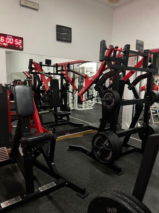 Máquinas de gimnasio - Equipo de entrenamiento