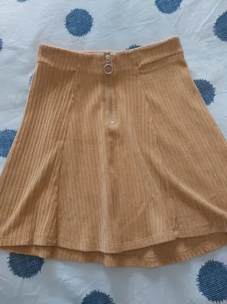 Lote 2 faldas Bershka y Stradivarius