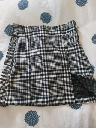 Lote 2 faldas Bershka y Stradivarius