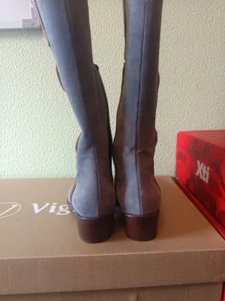 Botas altas de ante gris