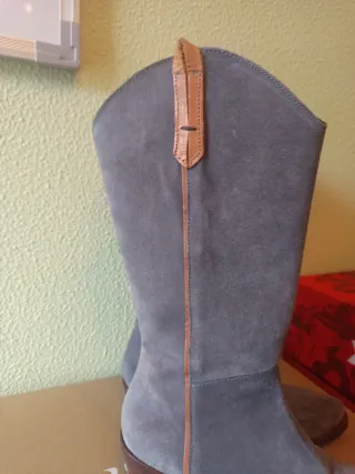 Botas altas de ante gris