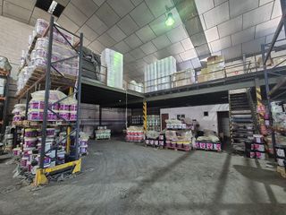 Nave industrial en venta en Montequinto en Dos Hermanas