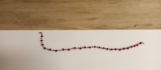 Elegante collar doble hilo con cuentas rojas