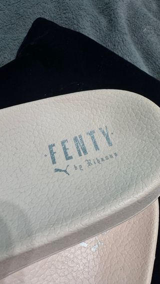 Chanclas Puma x Rihanna Rosa Peluche Descatalogada