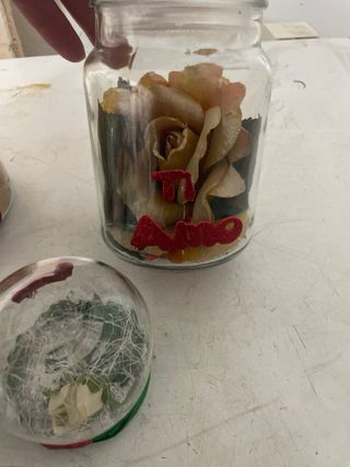 Soprammobili decorativi in vetro e tessuto