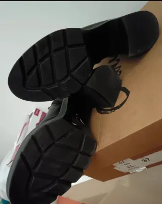 Botín de piel negro con plataforma