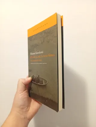 El cielo es azul, la tierra blanca: Una histori...