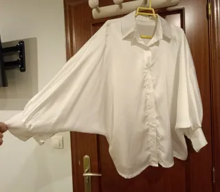 Blusa blanca manga mariposa