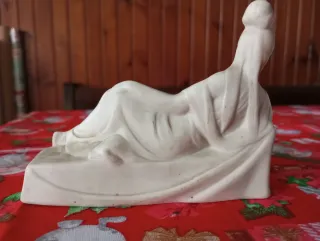 Statuetta asiatica in ceramica