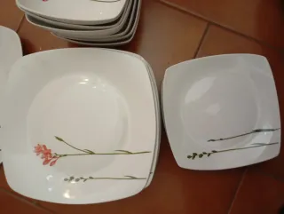 Piatti Quadrati Decorati Fiori Rosa e vassoio