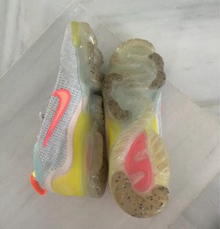 Zapatillas Nike Air VaporMax grises y rosas