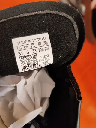 Zapatillas Adidas Negras y Blancas