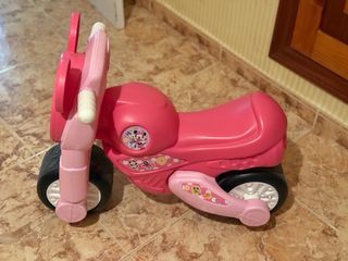 Moto correpasillos Minnie Mouse rosa. Con claxon!