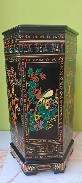 Mueble chino hexagonal antiguo