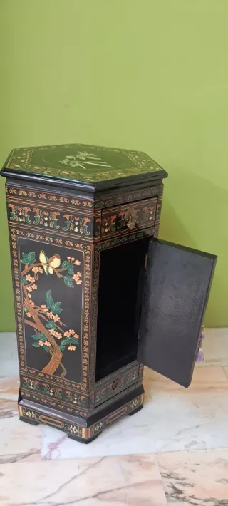 Mueble chino hexagonal antiguo