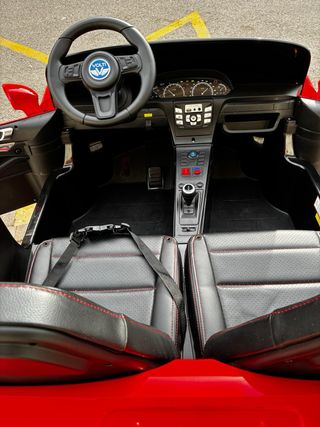 Coche eléctrico infantil rojo ( precio negociable)